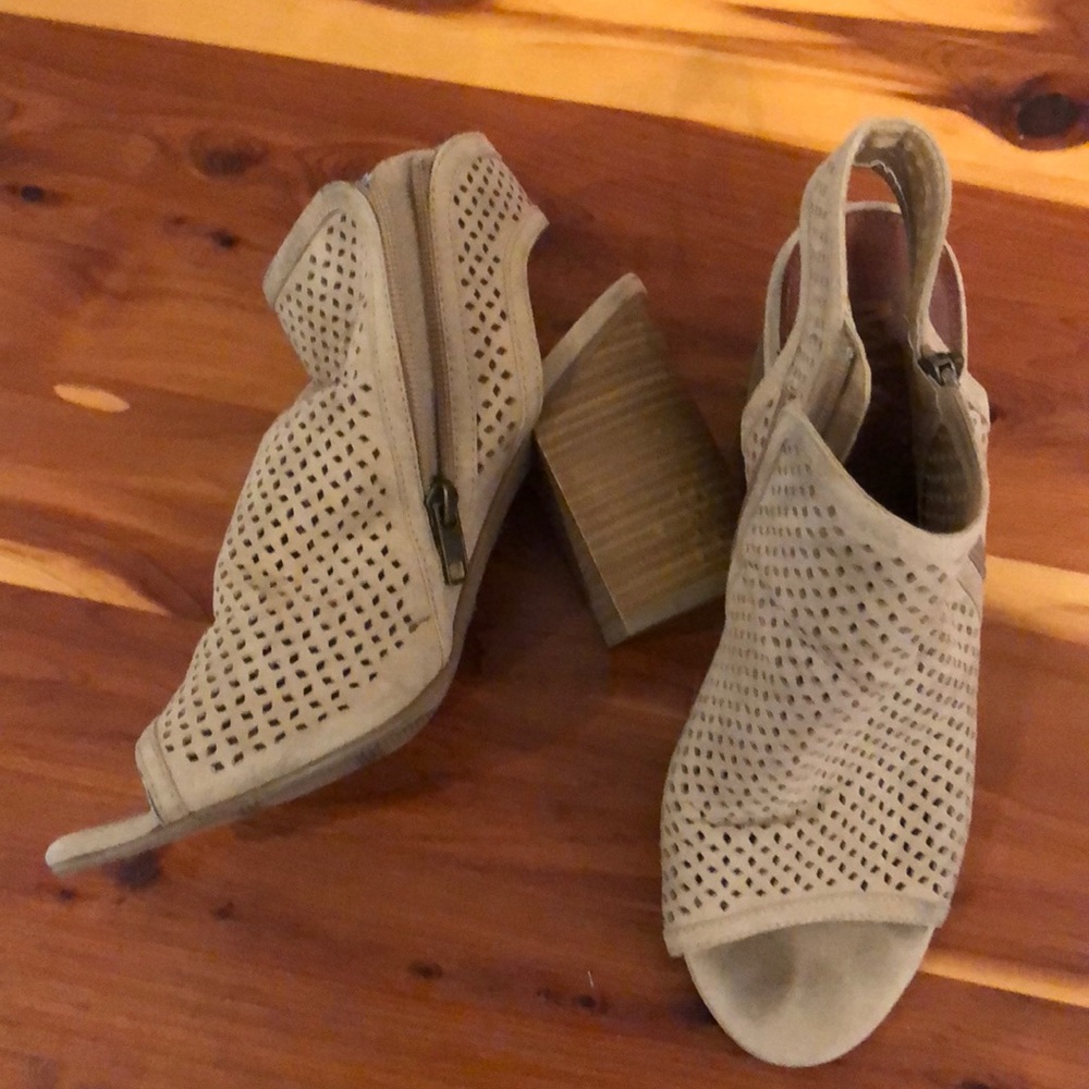 Mia heels side zip 9.5 great condition